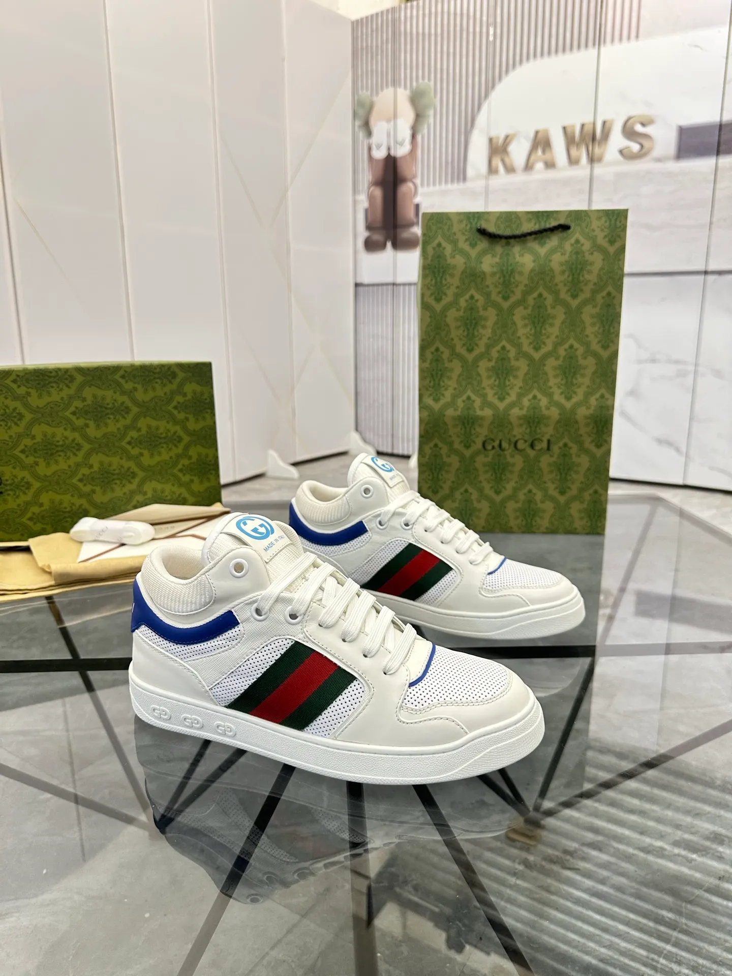 Selling men's shoes 💰: 💰P560¥ Top quality Product trademark: Gucci* "Gucci*" low-top casual shoes Regular size: 38-44 (can be customized to 45.46.) Product material: imported first-layer cowhide leather upper, breathable lining, original outsole. No.: 004